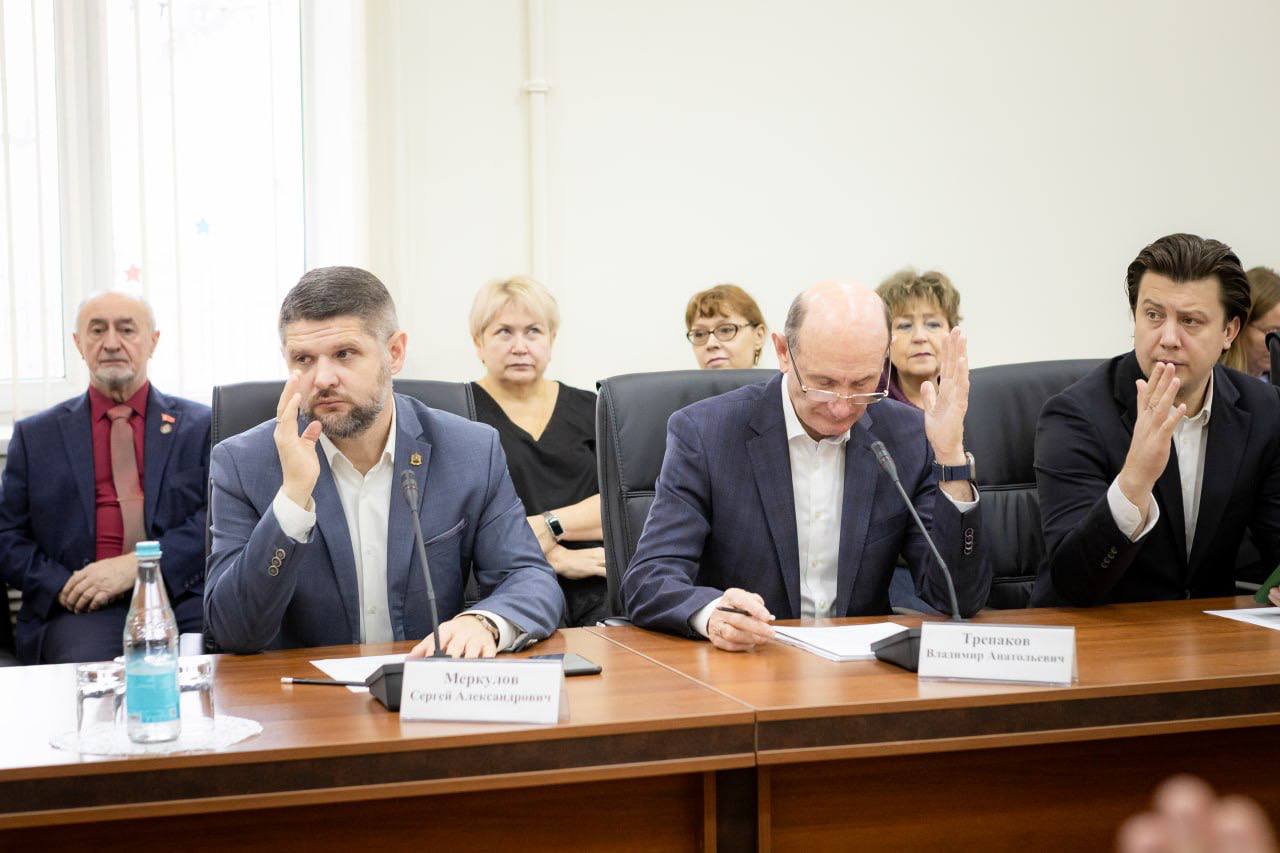 Евгений Маслов: Вместе с председателем КГС Владимиром Токаревым принял участие в 27-м очередном заседании Курского городского Собрания VII созыва Евгений Маслов: Вместе с председателем КГС Владимиром Токаревым принял участие в 27-м очередном заседании Курского городского Собрания VII созыва