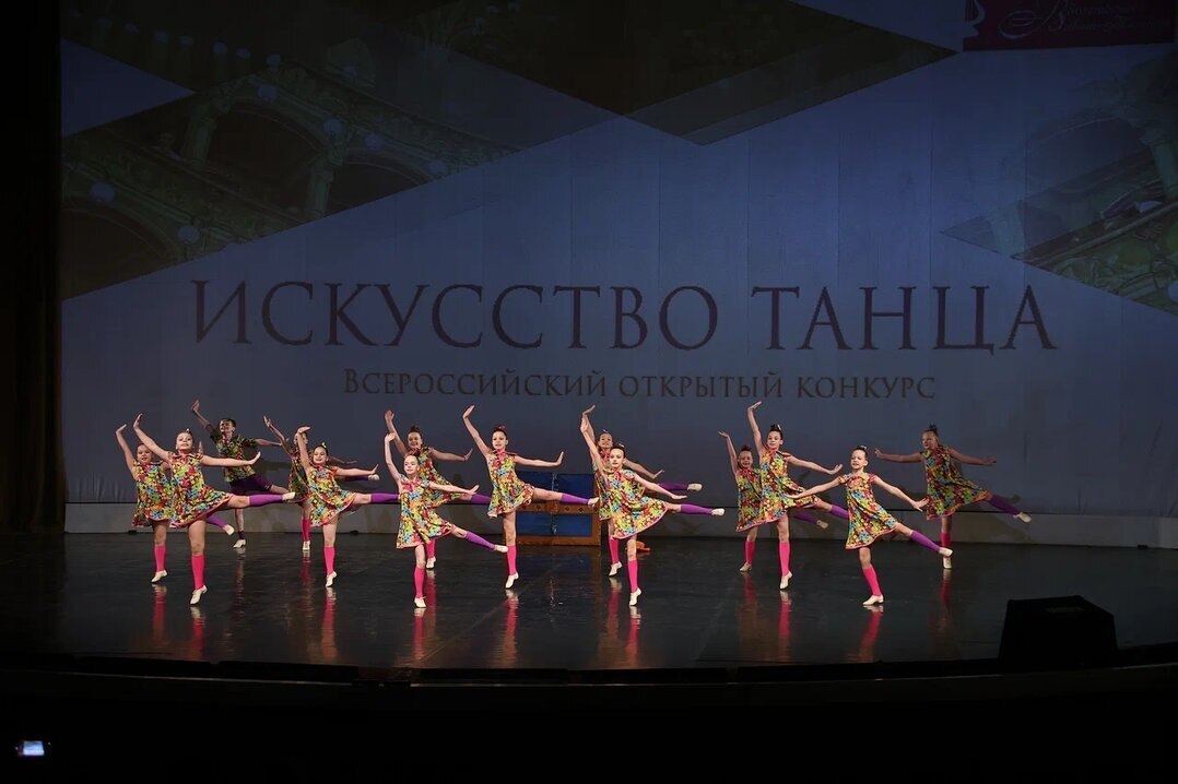 Лауреаты первой степени в номинации «Детский танец», лауреаты первой степени в номинации «Эстрадный танец» и Гран-при всероссийского конкурса «Искусство танца» - такие награды привёз в родной город хореографический ансамбль... Лауреаты первой степени в номинации «Детский танец», лауреаты первой степени в номинации «Эстрадный танец» и Гран-при всероссийского конкурса «Искусство танца» - такие награды привёз в родной город хореографический ансамбль...