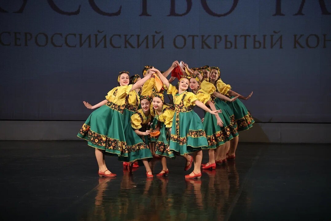 Лауреаты первой степени в номинации «Детский танец», лауреаты первой степени в номинации «Эстрадный танец» и Гран-при всероссийского конкурса «Искусство танца» - такие награды привёз в родной город хореографический ансамбль... Лауреаты первой степени в номинации «Детский танец», лауреаты первой степени в номинации «Эстрадный танец» и Гран-при всероссийского конкурса «Искусство танца» - такие награды привёз в родной город хореографический ансамбль...