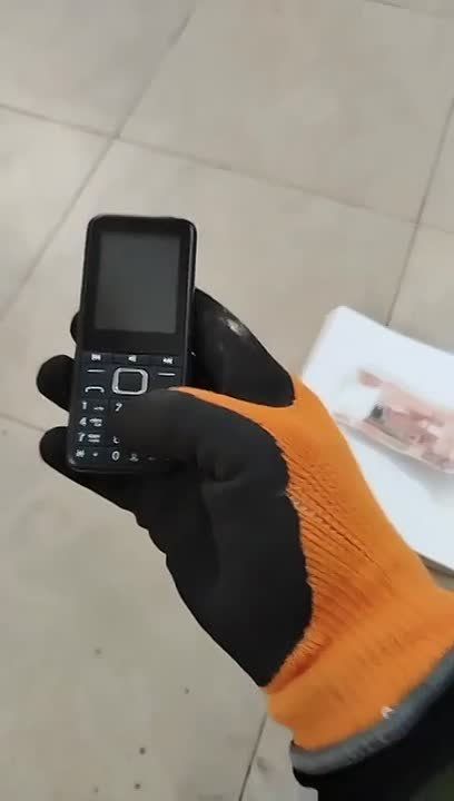 Убедительное видео о том, почему не стоит ничего поднимать с земли