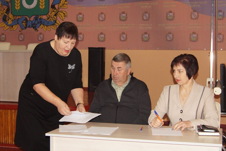 Сегодня, 26 ноября 2025 года в соответствии с Уставом муниципального образования «Конышевский муниципальный район» Курской области и « Дорожной картой» избрания Главы Конышевского района проведена внеочередная сессия... Сегодня, 26 ноября 2025 года в соответствии с Уставом муниципального образования «Конышевский муниципальный район» Курской области и « Дорожной картой» избрания Главы Конышевского района проведена внеочередная сессия...