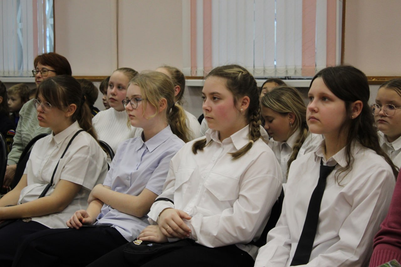 В Курске проходит выставка художественных работ Альбины Невядомской и её учеников В Курске проходит выставка художественных работ Альбины Невядомской и её учеников