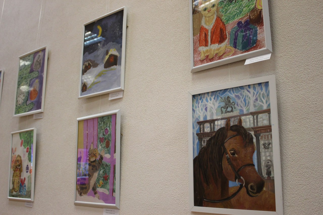 В Курске проходит выставка художественных работ Альбины Невядомской и её учеников В Курске проходит выставка художественных работ Альбины Невядомской и её учеников