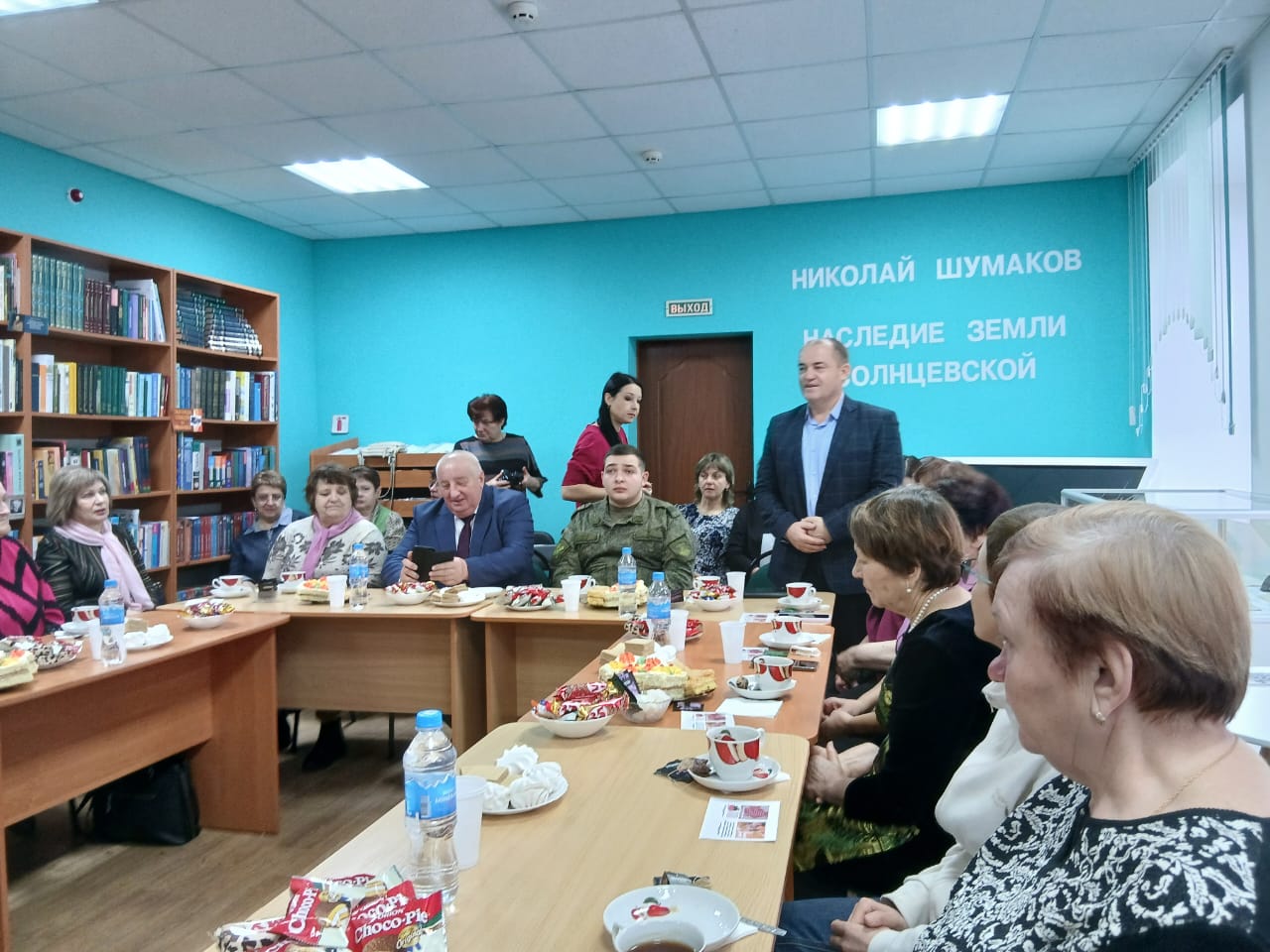 Геннадий Енютин: Сегодня в межпоселенческой библиотеке накануне Дня матери прошла встреча с мамами и супругами участников специальной военной операции Геннадий Енютин: Сегодня в межпоселенческой библиотеке накануне Дня матери прошла встреча с мамами и супругами участников специальной военной операции