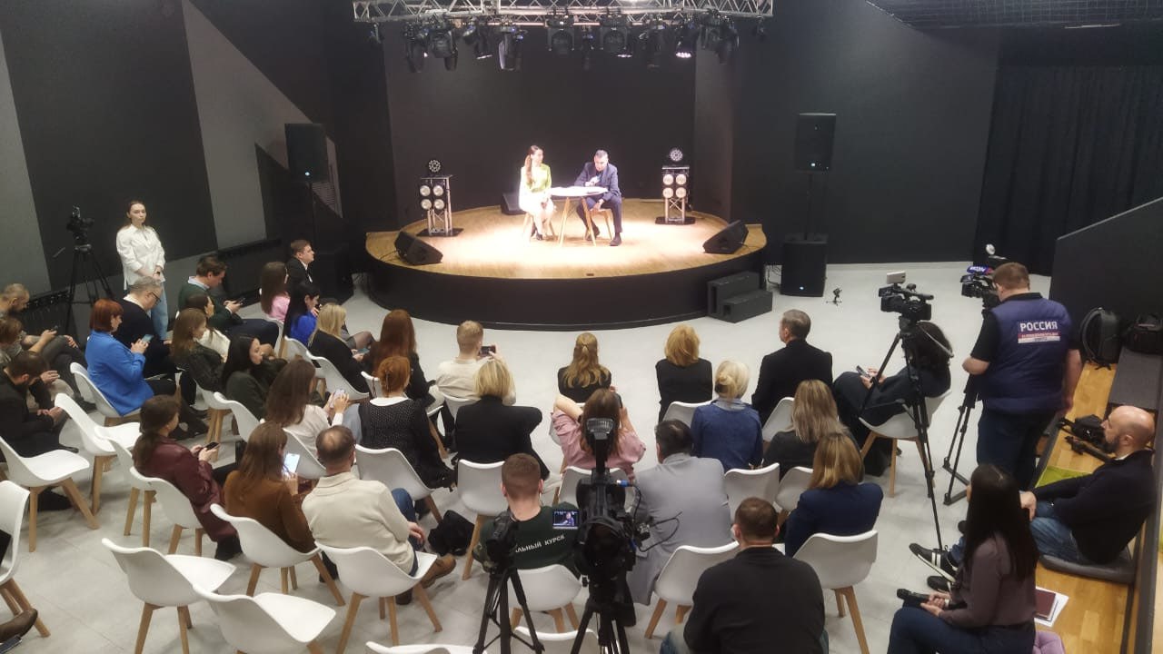 Внешний вид Курска необходимо изменить к лучшему, пока это сделать не удалось, рассказал губернатор Курской области Александр Хинштейн на пресс-конференции, приуроченной к году в должности главы региона, передает...