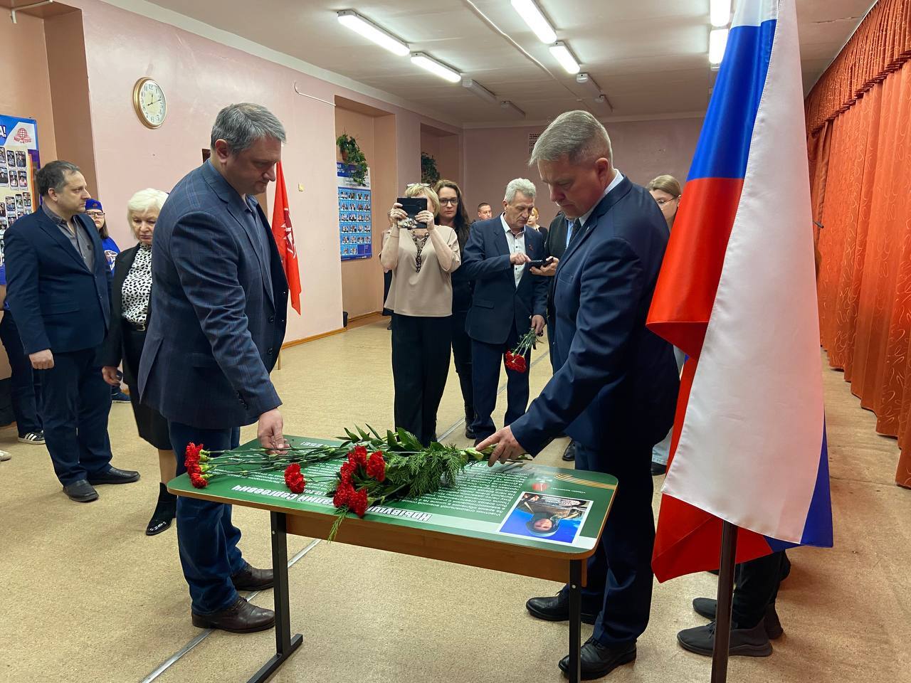 В школе №4 города Железногорска состоялось важное событие — открытие «Парты Героя», посвященной памяти нашего земляка и выпускника школы — Виталия Крывушко В школе №4 города Железногорска состоялось важное событие — открытие «Парты Героя», посвященной памяти нашего земляка и выпускника школы — Виталия Крывушко