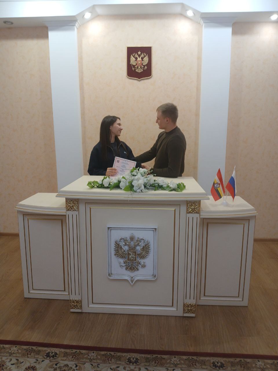 Все начинается с любви. Именно любовь, взаимная и крепкая, привела Екатерину и Павла в отдел ЗАГС администрации Фатежского района, где состоялась торжественная регистрация заключения их брака