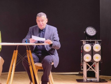 На прошедшей сегодня пресс-конференции у Александра Хинштейна поинтересовались: «По чему вы скучаете из прошлой жизни, той, которая была у вас до назначения главой Курской области?» Ответ оказался неожиданным