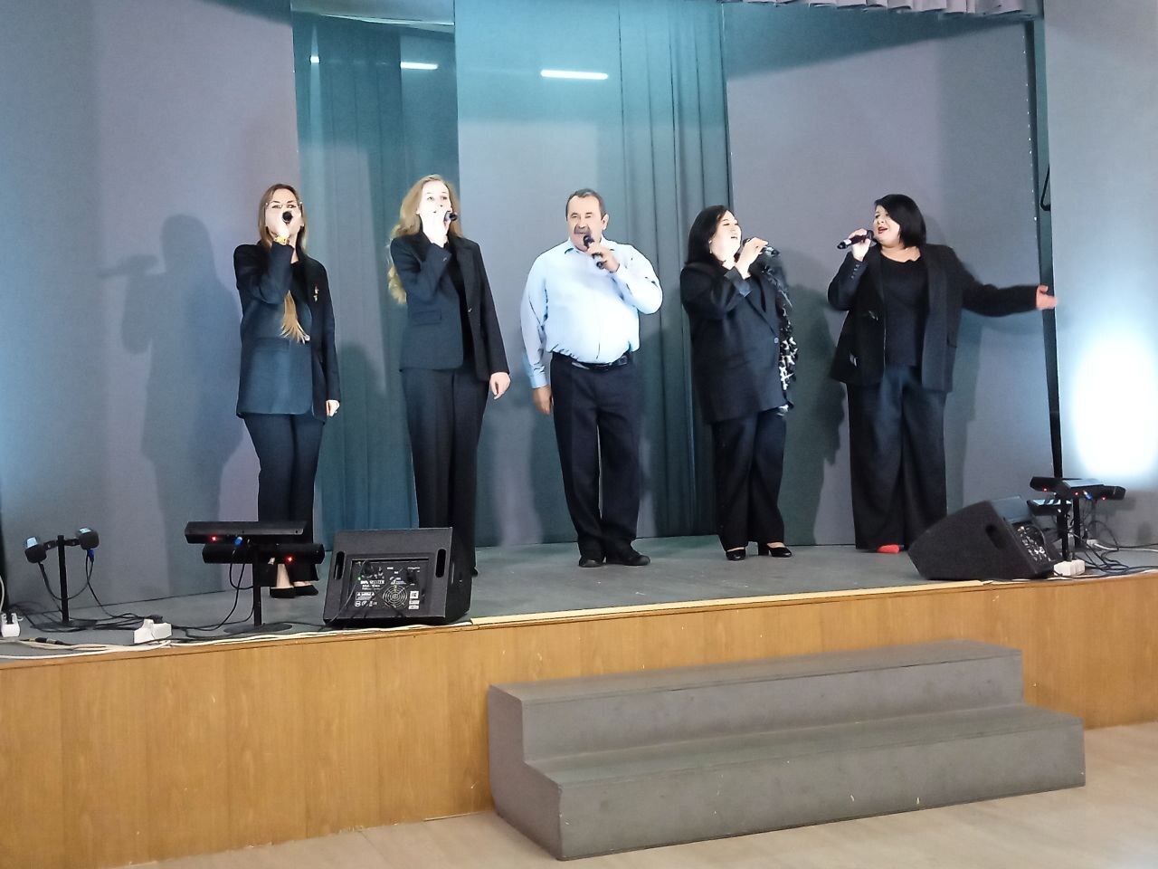 День матери. Сегодня, в преддверии празднования Дня матери, в областном Доме народного творчества чествовали матерей - жительниц Кореневского района, внесших вклад в воспитание своих детей, внуков, в развитие сельского... День матери. Сегодня, в преддверии празднования Дня матери, в областном Доме народного творчества чествовали матерей - жительниц Кореневского района, внесших вклад в воспитание своих детей, внуков, в развитие сельского...