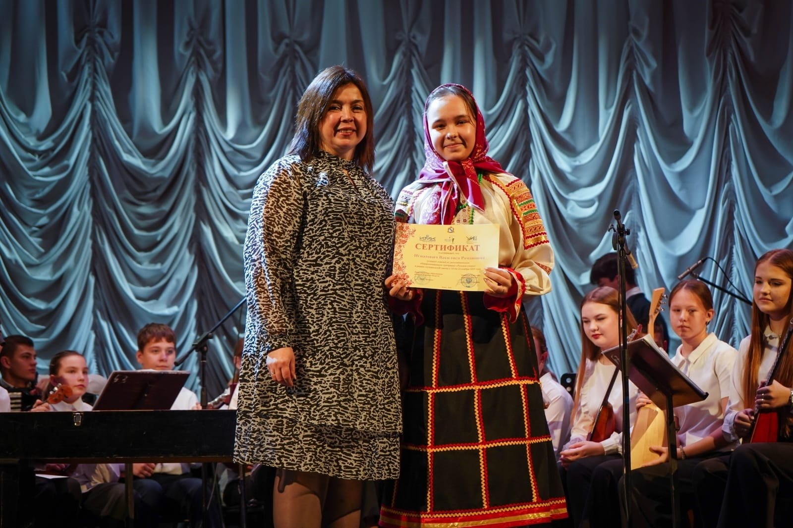 26 ноября в Региональном центре выявления и поддержки одаренных детей «УСПЕХ» завершилась осенняя творческая смена «Русские узоры»