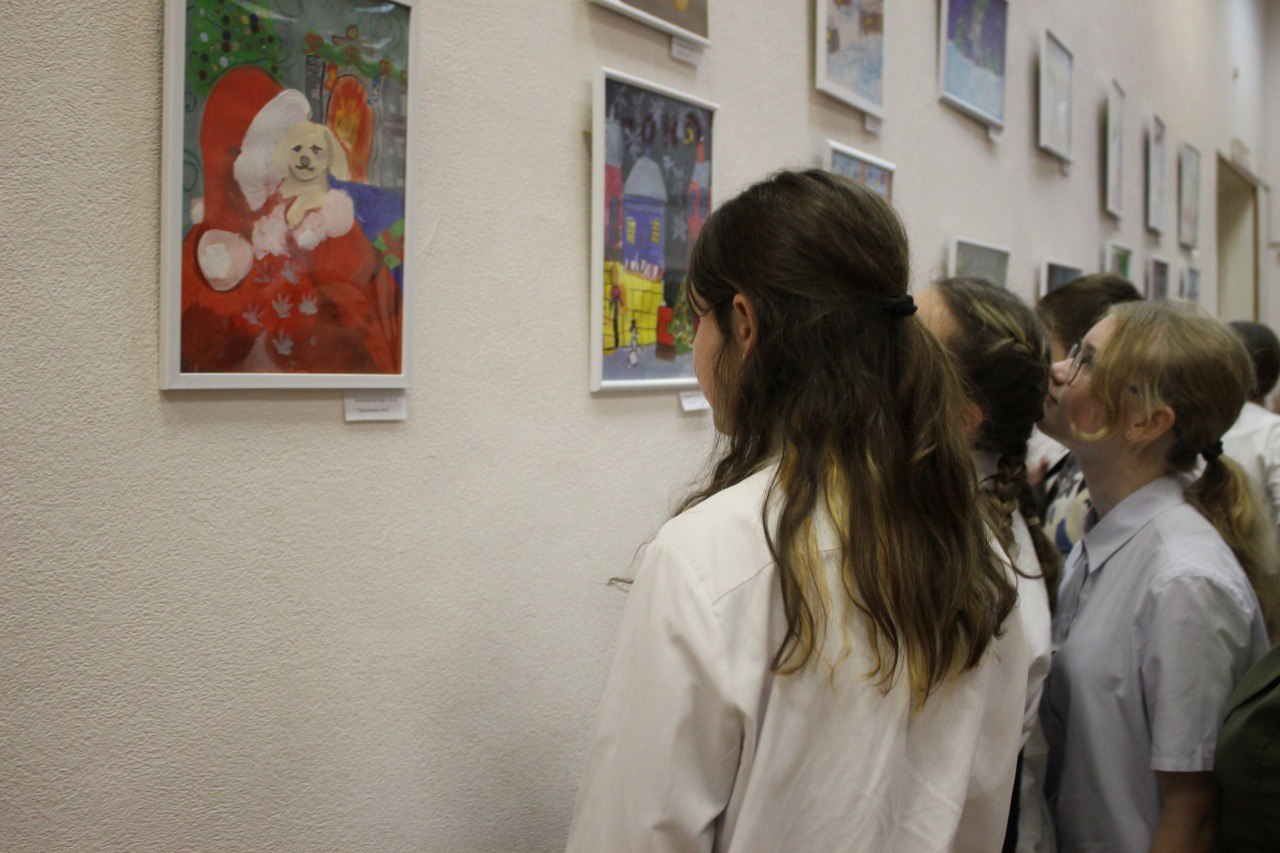 В Курске проходит выставка художественных работ Альбины Невядомской и её учеников В Курске проходит выставка художественных работ Альбины Невядомской и её учеников