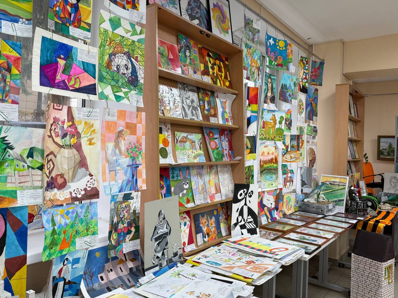 Курские школьники посетили выставку «Дети + математика = творчество» Курские школьники посетили выставку «Дети + математика = творчество»