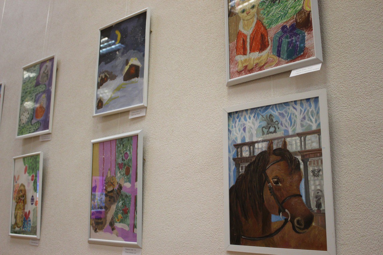 В Курске проходит выставка художественных работ Альбины Невядомской и её учеников В Курске проходит выставка художественных работ Альбины Невядомской и её учеников