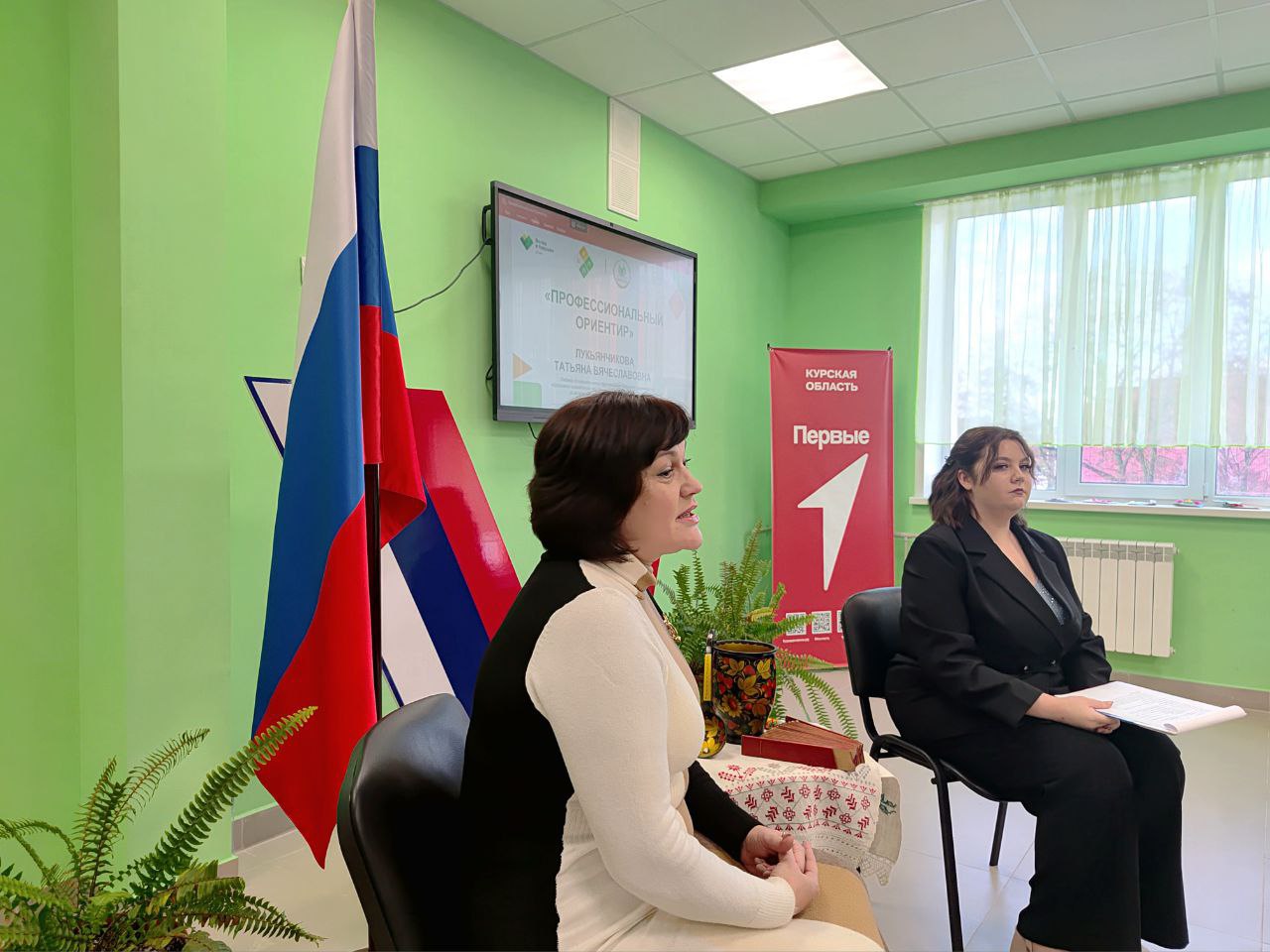 В 53-й школе Курска день посвятили мамам