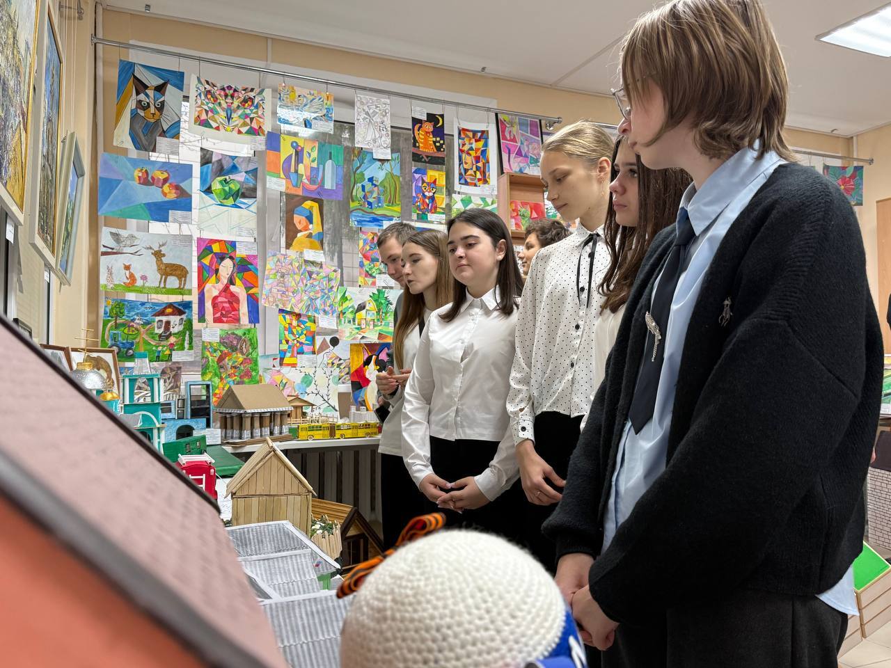 Курские школьники посетили выставку «Дети + математика = творчество»