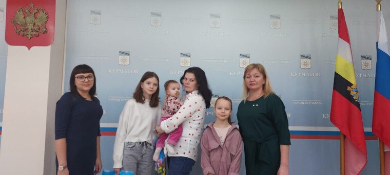 В преддверии праздника Дня матери традиционно поздравляем женщин, которые в эти дни стали матерями