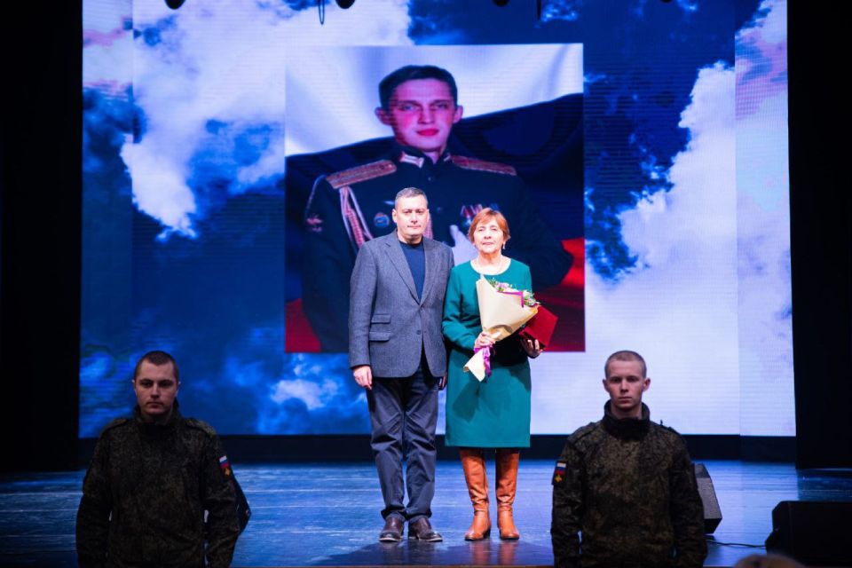 В концертном зале «Свиридовский» чествовали матерей курских защитников