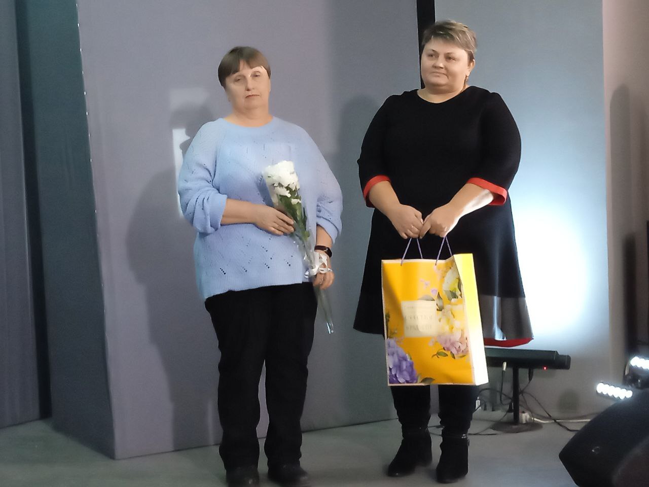 День матери. Сегодня, в преддверии празднования Дня матери, в областном Доме народного творчества чествовали матерей - жительниц Кореневского района, внесших вклад в воспитание своих детей, внуков, в развитие сельского... День матери. Сегодня, в преддверии празднования Дня матери, в областном Доме народного творчества чествовали матерей - жительниц Кореневского района, внесших вклад в воспитание своих детей, внуков, в развитие сельского...