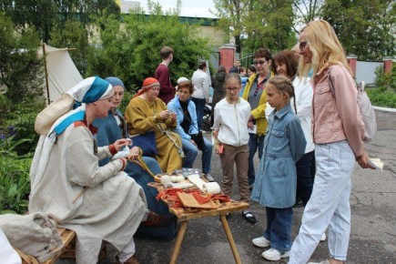 Как говорили в одном сериале: «Неплохая получилась история: интересная, весёлая, порой немного грустная, а главное - поучительная. Она научила быть смелыми и не бояться вызовов, которые готовит нам жизнь. Помогала нам...