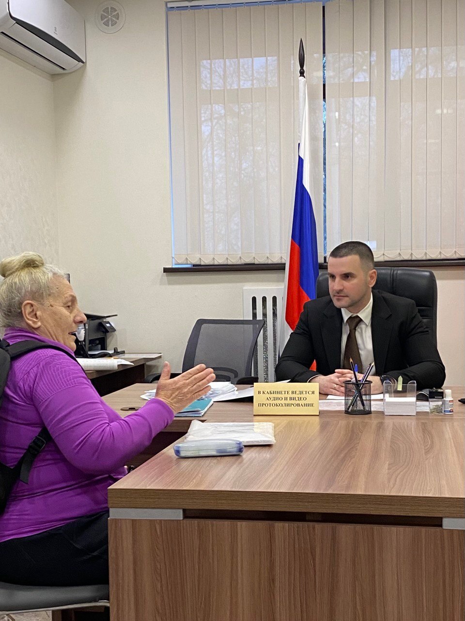 Сегодня прошел личный прием граждан, в ходе которого особое внимание было уделено земельным и имущественным отношениям — проблемам, особенно важным и волнующим многих в настоящее время