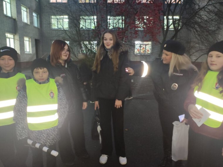 Сотрудники Курчатовской Госавтоинспекции совместно с родителями учащихся школы №6 провели утреннюю профилактическую проверку Сотрудники Курчатовской Госавтоинспекции совместно с родителями учащихся школы №6 провели утреннюю профилактическую проверку