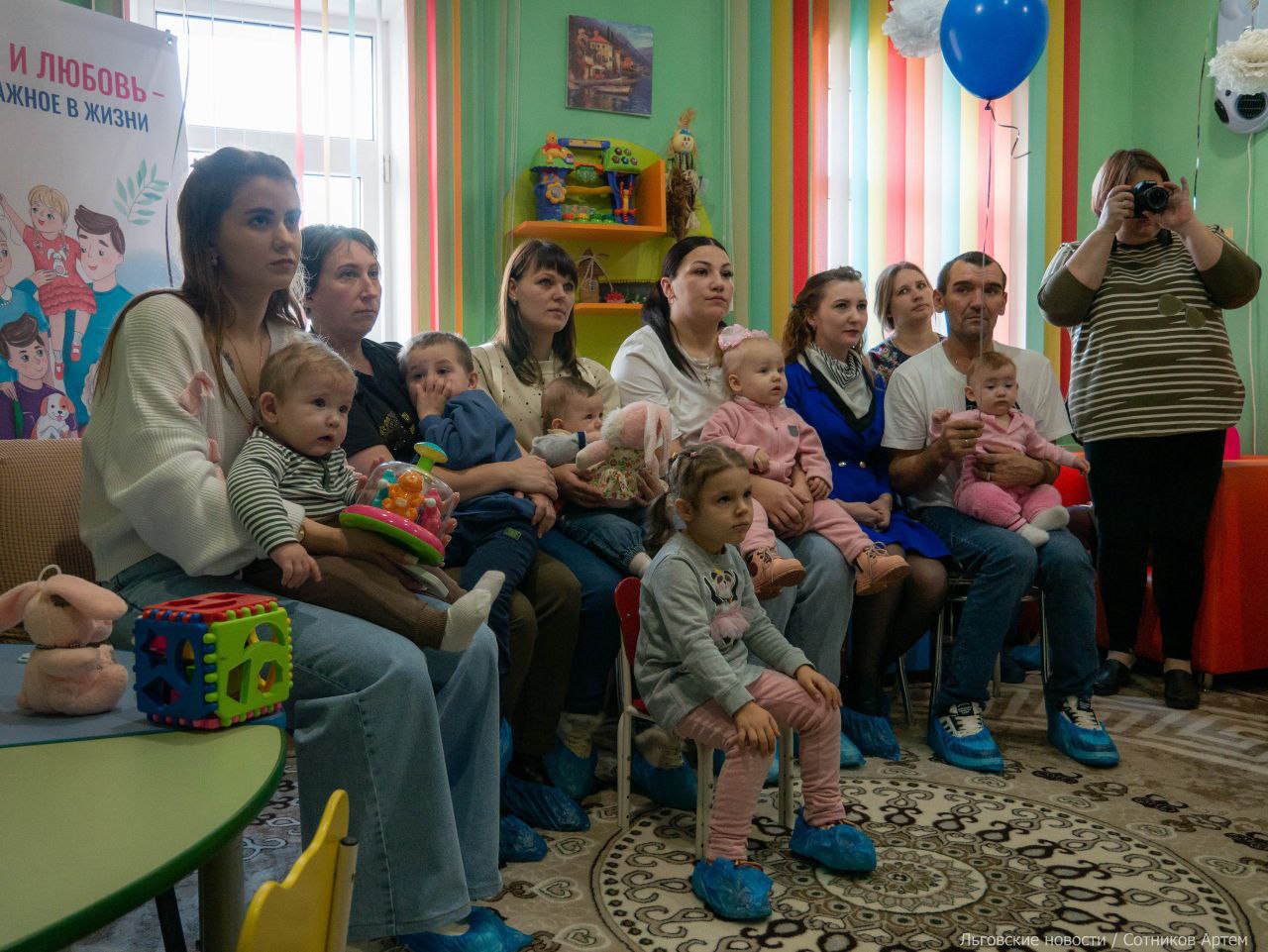 Алексей Клемешов: В рамках национального проекта "Семья", инициированного Президентом Российской Федерации Владимиром Владимировичем Путиным, в Льговском центре социальной помощи семье и детям «Доверие» открылся пункт... Алексей Клемешов: В рамках национального проекта "Семья", инициированного Президентом Российской Федерации Владимиром Владимировичем Путиным, в Льговском центре социальной помощи семье и детям «Доверие» открылся пункт...