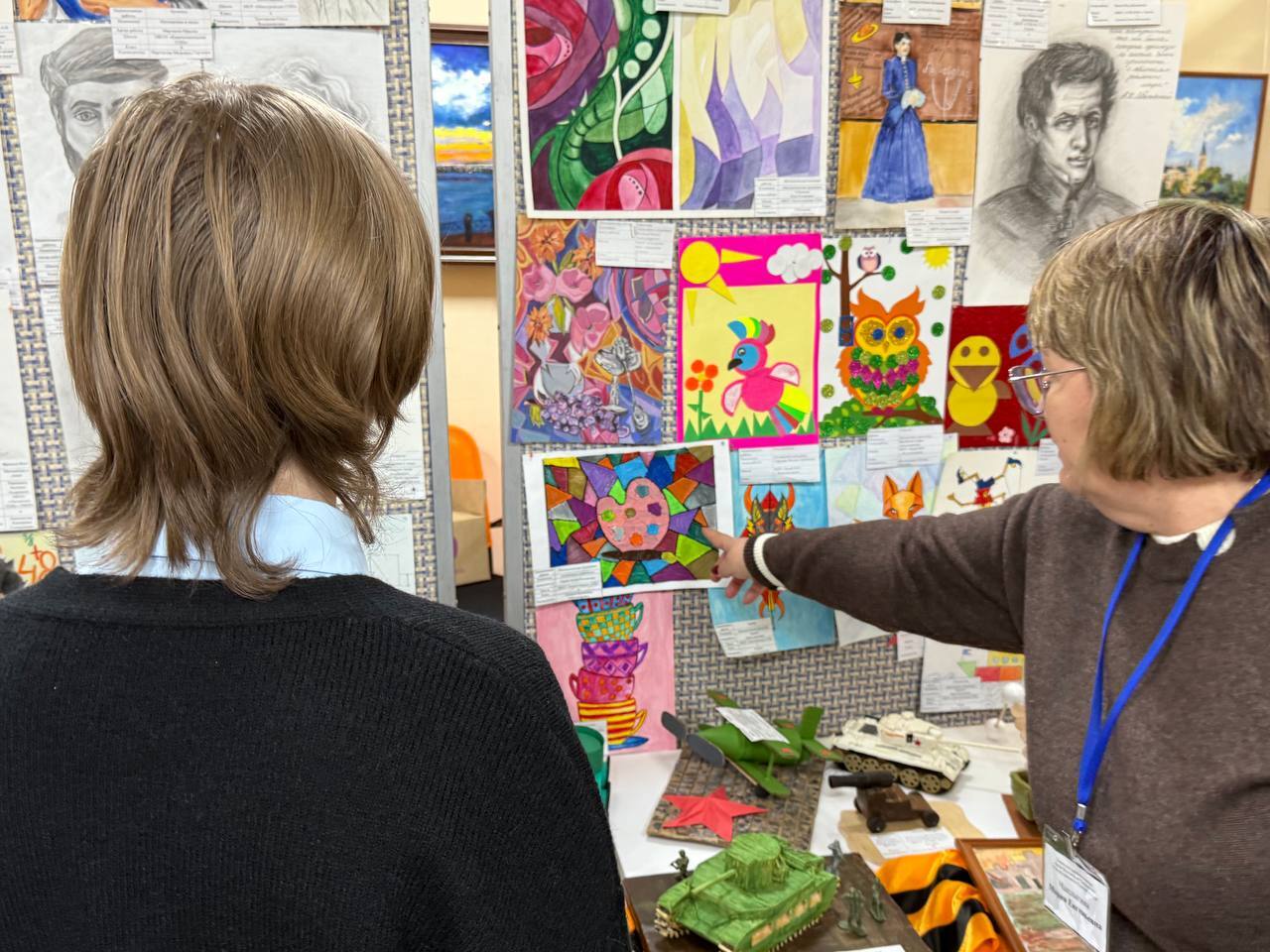 Курские школьники посетили выставку «Дети + математика = творчество» Курские школьники посетили выставку «Дети + математика = творчество»