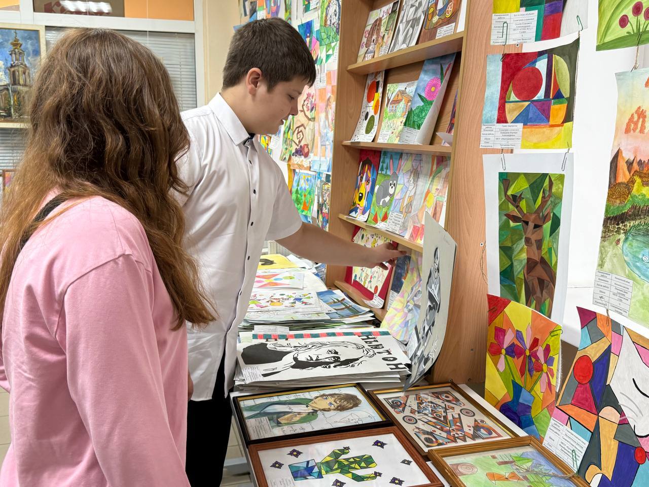 Курские школьники посетили выставку «Дети + математика = творчество» Курские школьники посетили выставку «Дети + математика = творчество»