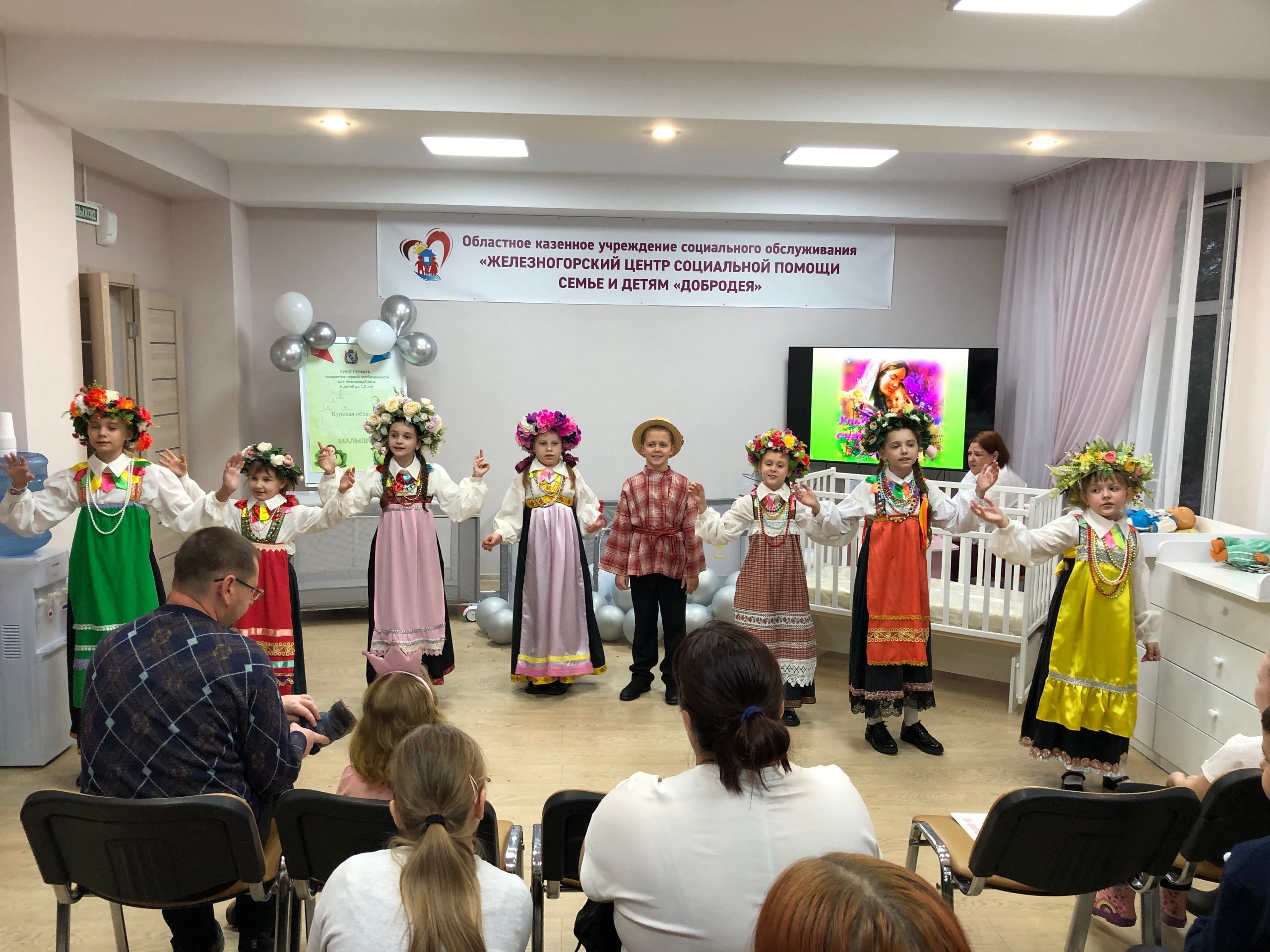 На базе Железногорского центра социальной помощи «Добродея» открыт пункт проката предметов первой необходимости для новорождённых и детей до 1,5 лет На базе Железногорского центра социальной помощи «Добродея» открыт пункт проката предметов первой необходимости для новорождённых и детей до 1,5 лет