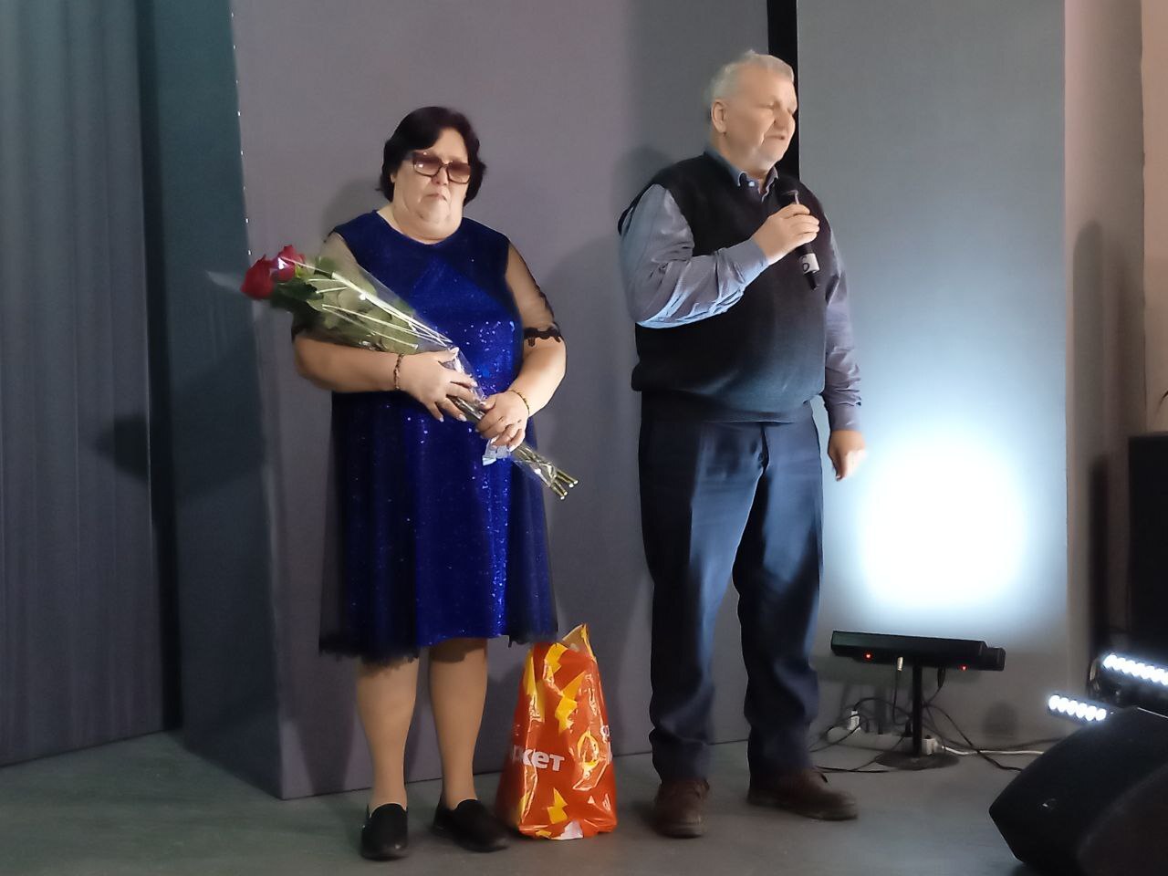 День матери. Сегодня, в преддверии празднования Дня матери, в областном Доме народного творчества чествовали матерей - жительниц Кореневского района, внесших вклад в воспитание своих детей, внуков, в развитие сельского... День матери. Сегодня, в преддверии празднования Дня матери, в областном Доме народного творчества чествовали матерей - жительниц Кореневского района, внесших вклад в воспитание своих детей, внуков, в развитие сельского...