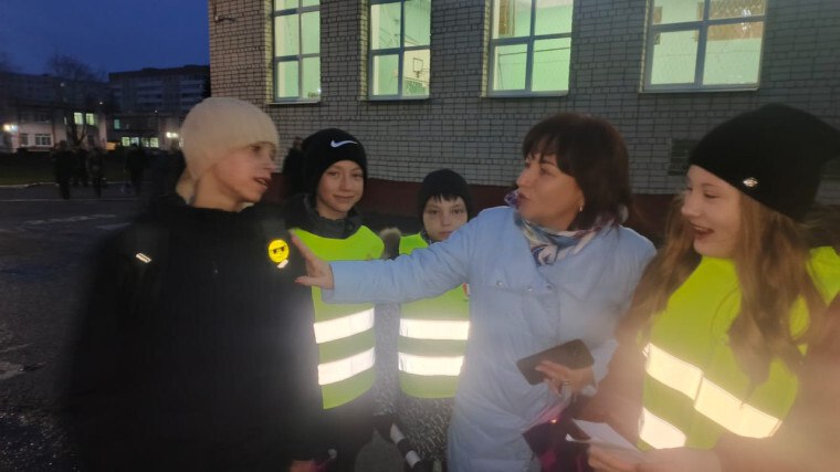 Сотрудники Курчатовской Госавтоинспекции совместно с родителями учащихся школы №6 провели утреннюю профилактическую проверку Сотрудники Курчатовской Госавтоинспекции совместно с родителями учащихся школы №6 провели утреннюю профилактическую проверку