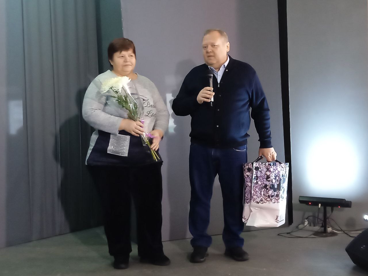 День матери. Сегодня, в преддверии празднования Дня матери, в областном Доме народного творчества чествовали матерей - жительниц Кореневского района, внесших вклад в воспитание своих детей, внуков, в развитие сельского... День матери. Сегодня, в преддверии празднования Дня матери, в областном Доме народного творчества чествовали матерей - жительниц Кореневского района, внесших вклад в воспитание своих детей, внуков, в развитие сельского...