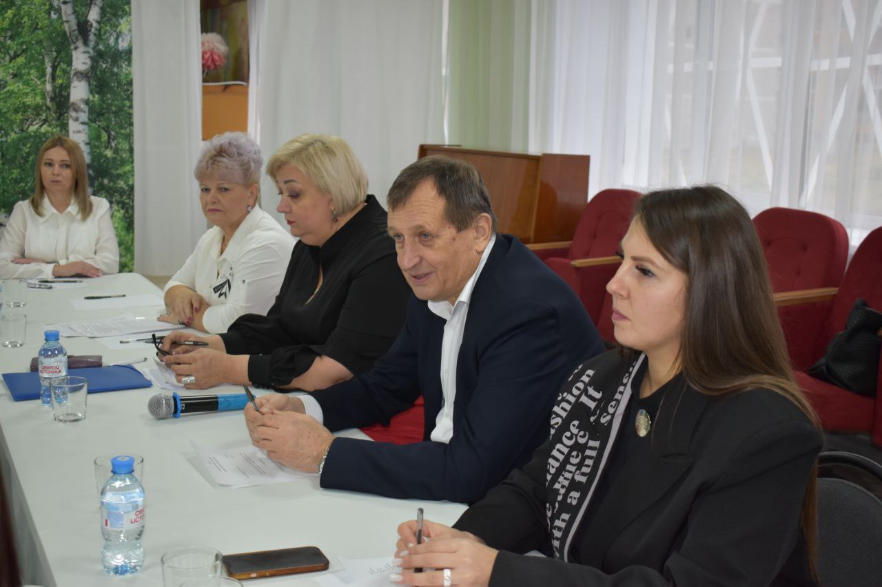 Александр Фролков: Сегодня в Студенке провел выездное заседание с главами муниципальных образований и работниками районной администрации Александр Фролков: Сегодня в Студенке провел выездное заседание с главами муниципальных образований и работниками районной администрации