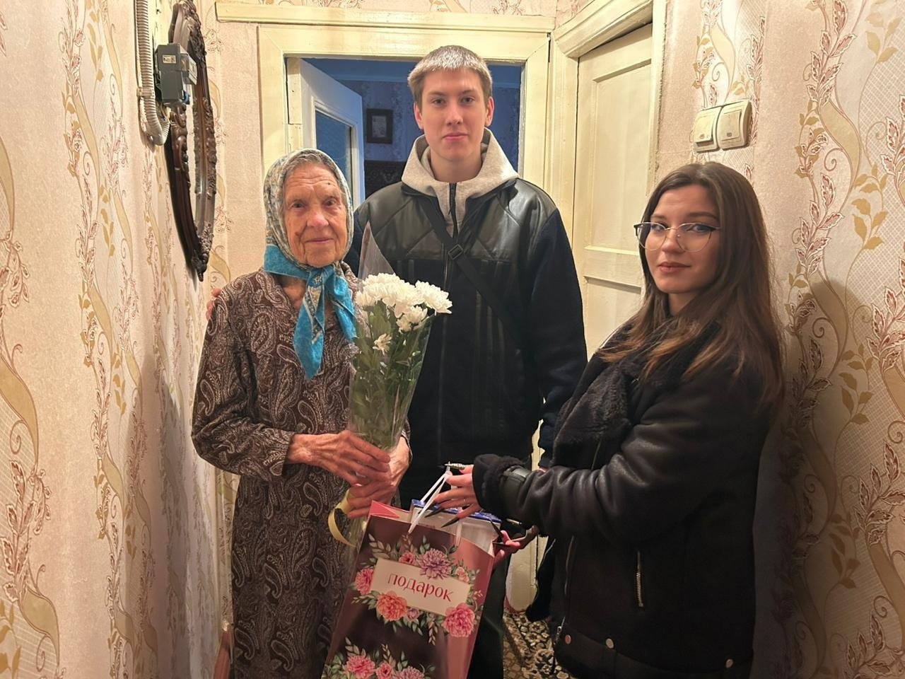 В Курске проходит выставка художественных работ Альбины Невядомской и её учеников В Курске проходит выставка художественных работ Альбины Невядомской и её учеников