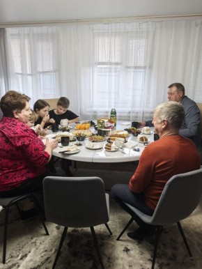 Андрей Телегин: В преддверии Дня матери посетил две замечательные семьи, которые являются примером самоотверженности, любви и заботы о детях