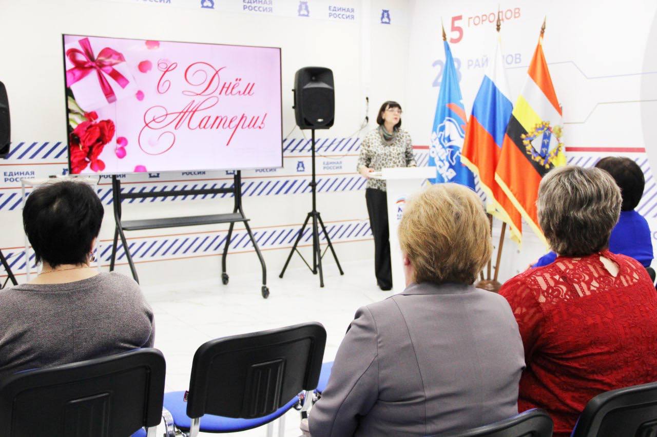 Выдающиеся мамы Глушковского района в гостях штаба общественной поддержки Единой России Выдающиеся мамы Глушковского района в гостях штаба общественной поддержки Единой России