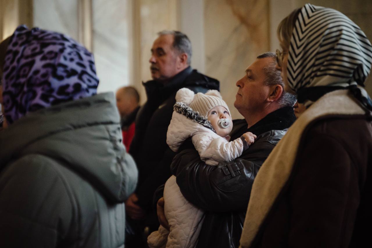 Губернатор Александр Хинштейн посетил службу в Воскресенском храме Губернатор Александр Хинштейн посетил службу в Воскресенском храме