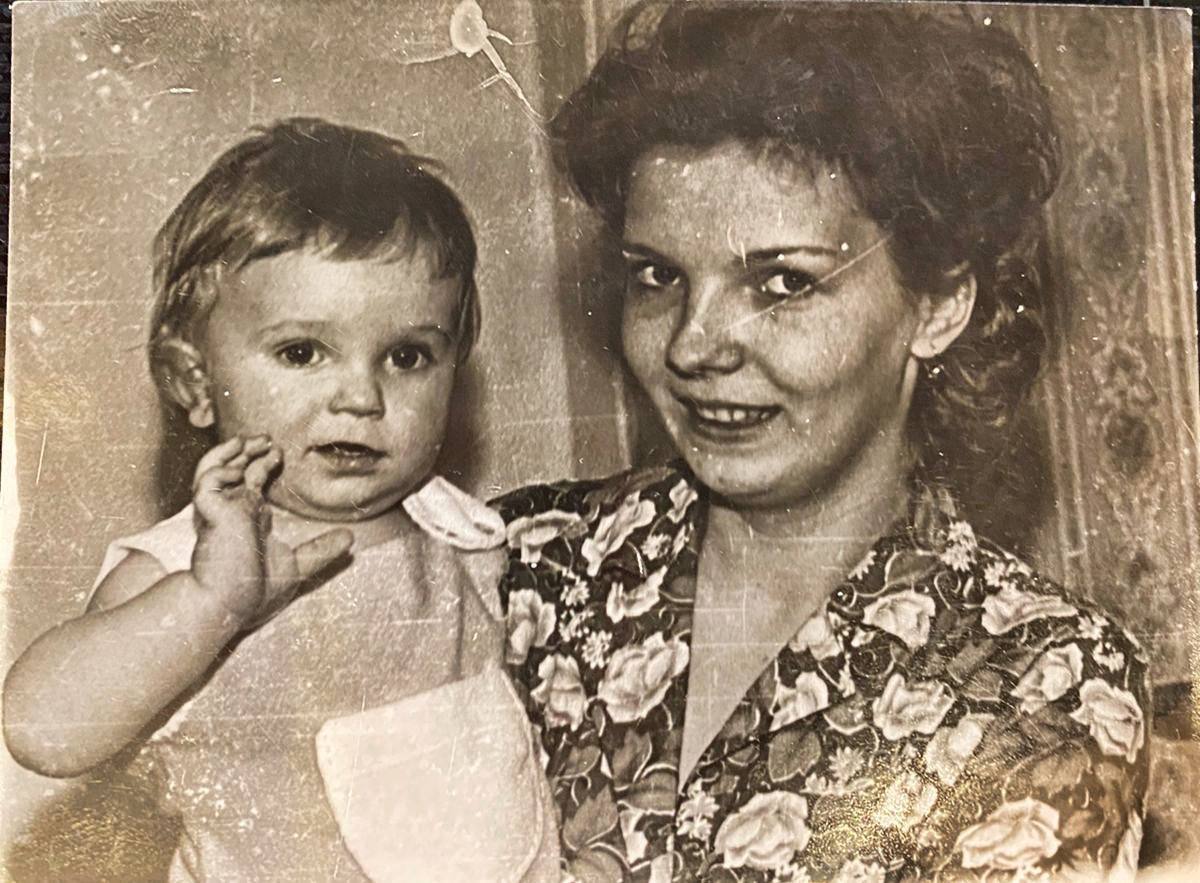 Секретарь Курского регионального отделения партии «Единая Россия», заместитель губернатора Курской области Евгений Лобов поздравил женщин с самым теплым праздником – Днем матери Секретарь Курского регионального отделения партии «Единая Россия», заместитель губернатора Курской области Евгений Лобов поздравил женщин с самым теплым праздником – Днем матери