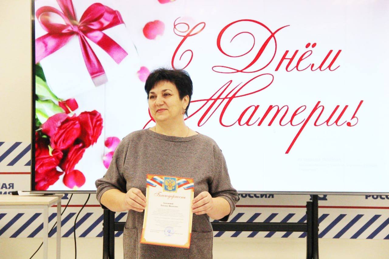 Выдающиеся мамы Глушковского района в гостях штаба общественной поддержки Единой России Выдающиеся мамы Глушковского района в гостях штаба общественной поддержки Единой России