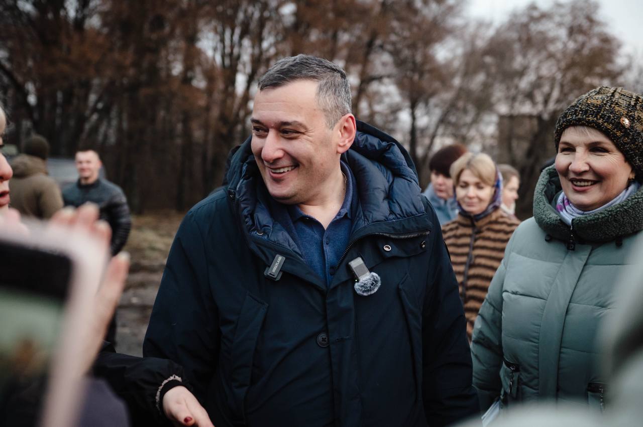 Нина Голубева: Вчера наш район посетили: Губернатор Курской области Александр Евсеевич Хинштейн и Президент Международной шахматной федерации (FIDE) Кирсан Николаевич Илюмжинов Нина Голубева: Вчера наш район посетили: Губернатор Курской области Александр Евсеевич Хинштейн и Президент Международной шахматной федерации (FIDE) Кирсан Николаевич Илюмжинов