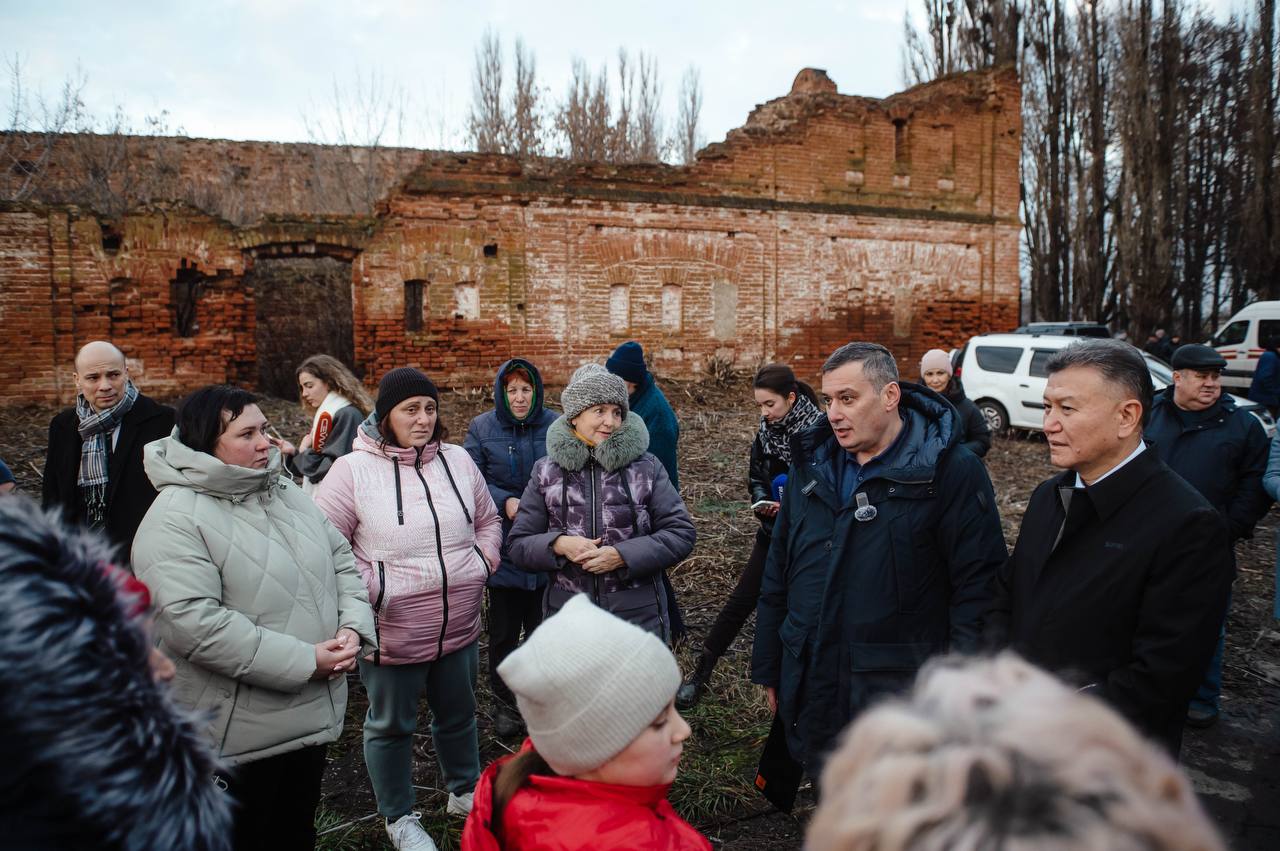 Нина Голубева: Вчера наш район посетили: Губернатор Курской области Александр Евсеевич Хинштейн и Президент Международной шахматной федерации (FIDE) Кирсан Николаевич Илюмжинов Нина Голубева: Вчера наш район посетили: Губернатор Курской области Александр Евсеевич Хинштейн и Президент Международной шахматной федерации (FIDE) Кирсан Николаевич Илюмжинов
