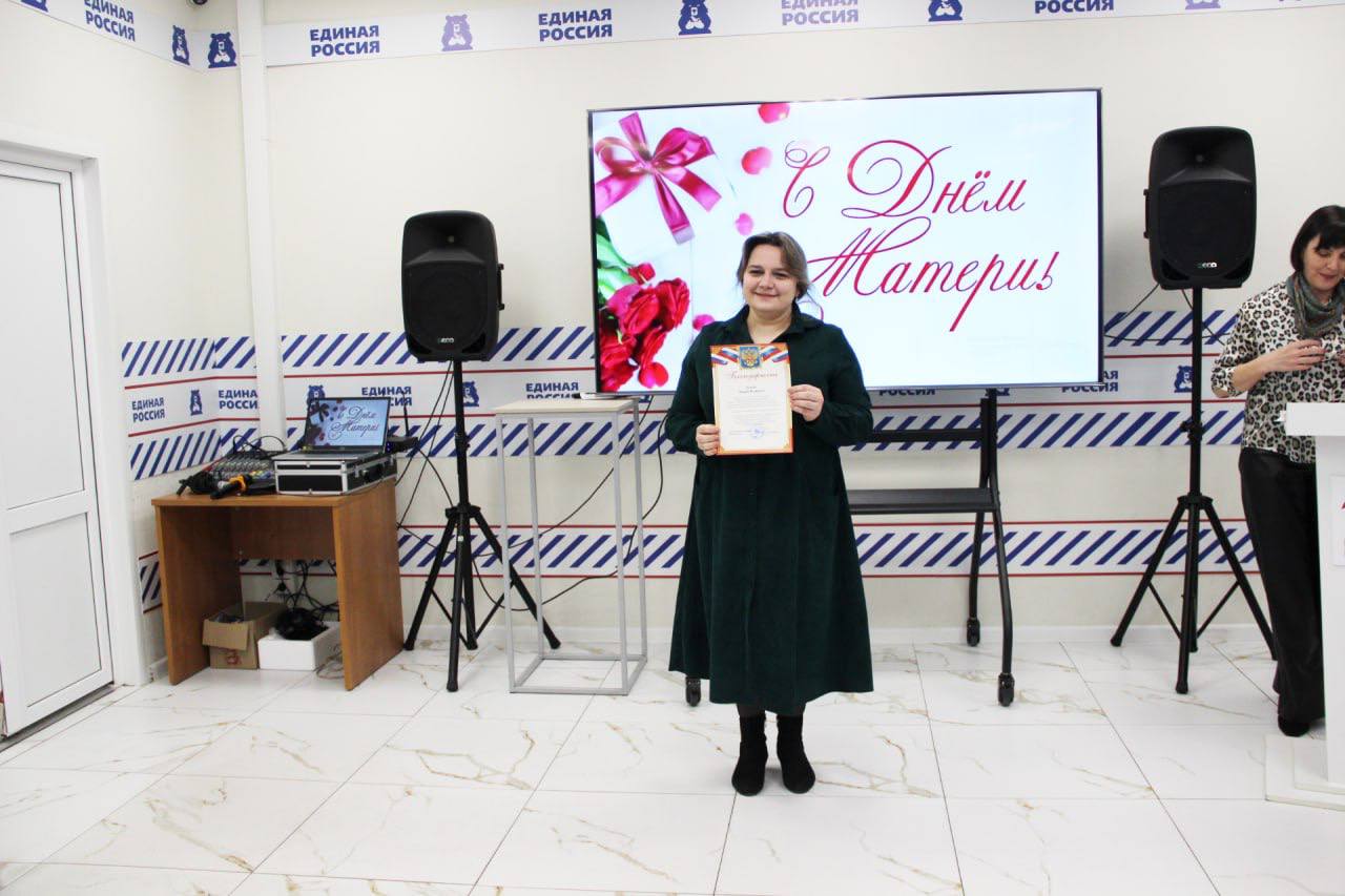 Выдающиеся мамы Глушковского района в гостях штаба общественной поддержки Единой России Выдающиеся мамы Глушковского района в гостях штаба общественной поддержки Единой России