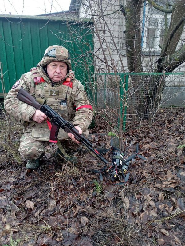 Добровольцы бригады «БАРС-Курск», несущие службу в Глушковском районе, регулярно сбивают вражеские FPV-дроны, сберегая жизнь и здоровье военнослужащих и мирного населения