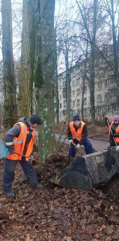 Уборка городских территорий продолжается