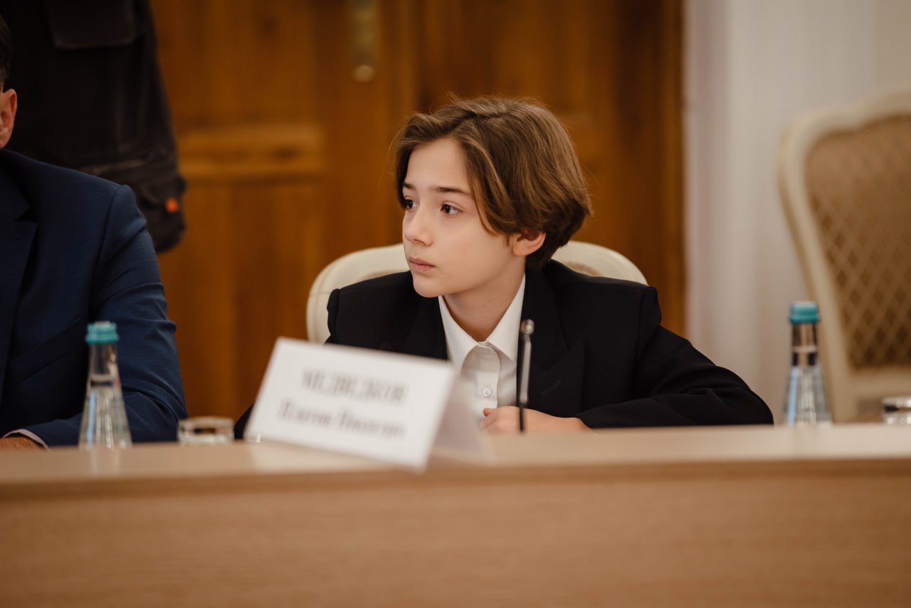 Губернатор Курской области Александр Хинштейн провел очередное заседание Экспертного совета по сохранению исторической памяти, увековечиванию выдающихся личностей и событий в Курской области, на котором подвели итоги работы... Губернатор Курской области Александр Хинштейн провел очередное заседание Экспертного совета по сохранению исторической памяти, увековечиванию выдающихся личностей и событий в Курской области, на котором подвели итоги работы...