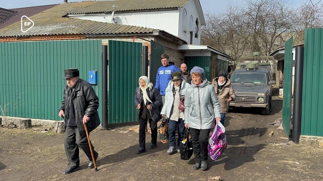 «Настоящие герои нашего времени»: Евгений Маслов поздравил волонтеров «Настоящие герои нашего времени»: Евгений Маслов поздравил волонтеров