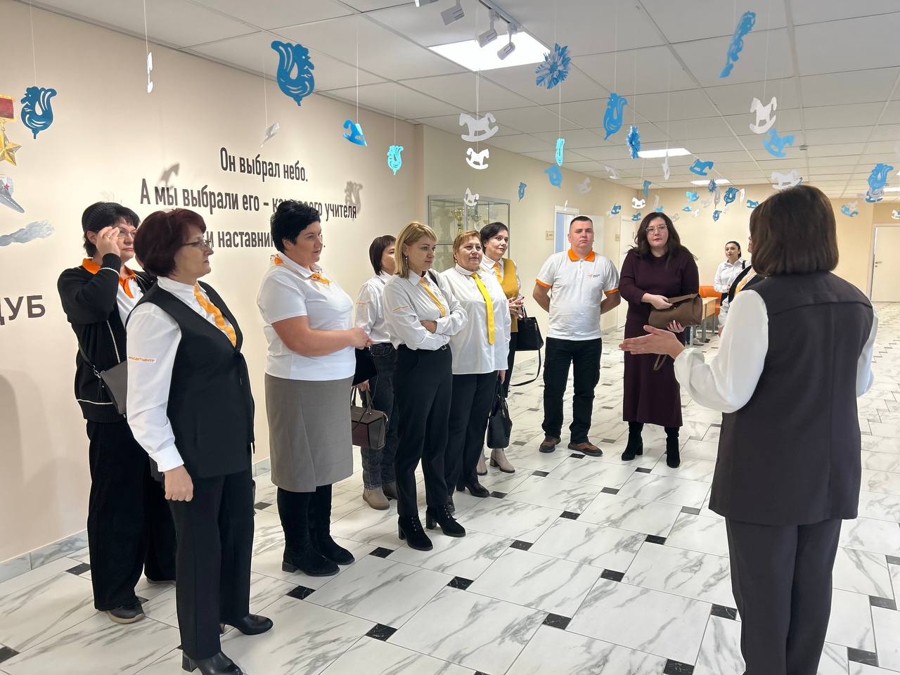 Виктор Катунин: Высоконодворская школа Медвенского района сегодня стала одной из трех региональных площадок патриотического форума "Героическое наследие в Уроках Мужества" Виктор Катунин: Высоконодворская школа Медвенского района сегодня стала одной из трех региональных площадок патриотического форума "Героическое наследие в Уроках Мужества"