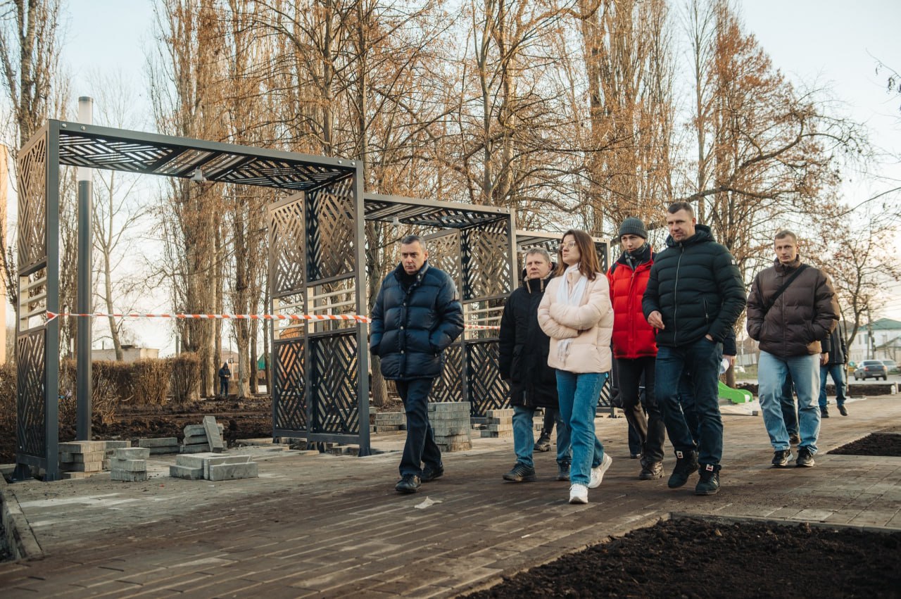 Губернатор Курской области Александр Хинштейн проверил, как преображаются общественные пространства в Курске: Губернатор Курской области Александр Хинштейн проверил, как преображаются общественные пространства в Курске: