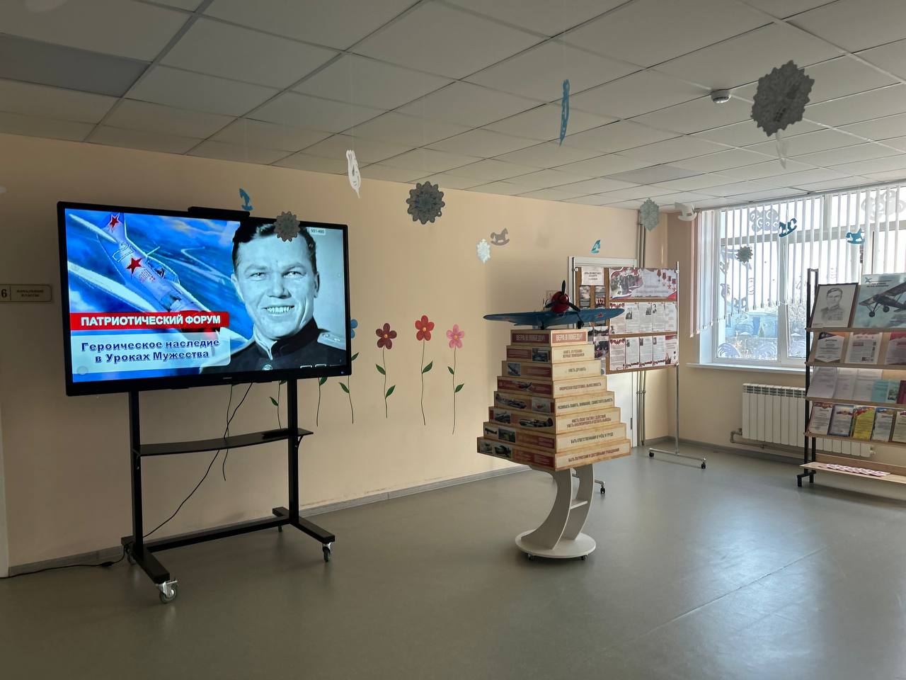 Виктор Катунин: Высоконодворская школа Медвенского района сегодня стала одной из трех региональных площадок патриотического форума "Героическое наследие в Уроках Мужества" Виктор Катунин: Высоконодворская школа Медвенского района сегодня стала одной из трех региональных площадок патриотического форума "Героическое наследие в Уроках Мужества"