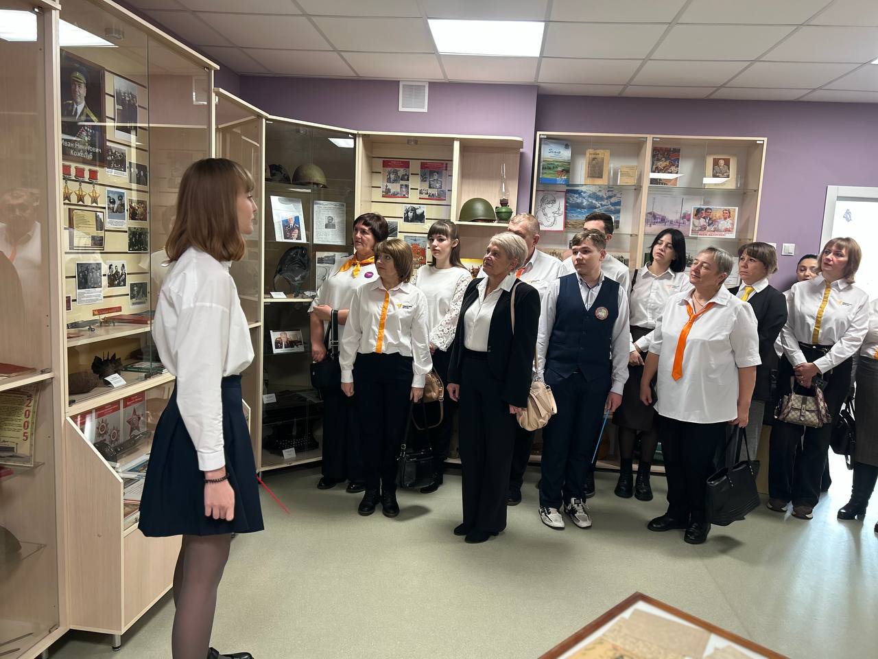 Виктор Катунин: Высоконодворская школа Медвенского района сегодня стала одной из трех региональных площадок патриотического форума "Героическое наследие в Уроках Мужества"